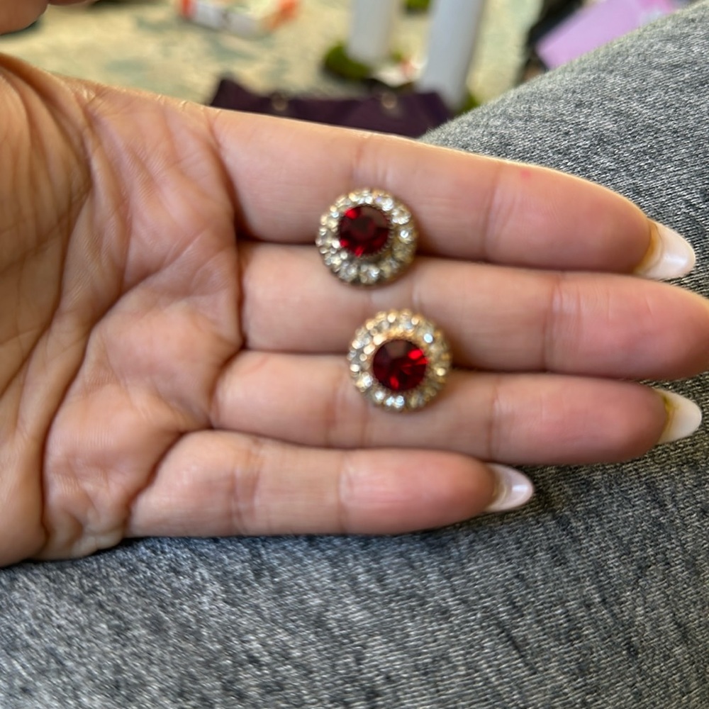 Vintage 1940’s Varga screw back earrings